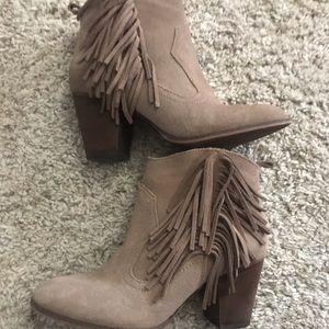 Restricted Neutron Fringe Bootie